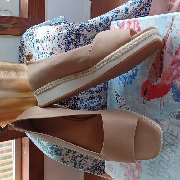 NWOB WOMENS LEATHER SHOES - Picture 4 of 6